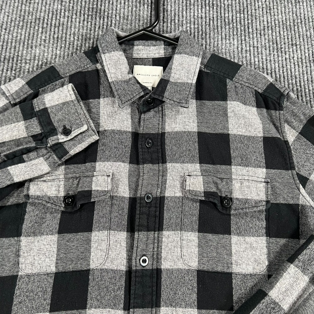 American Eagle Shirt Mens Large Gray Plaid Long Sleeve Button Up Flannel Casual